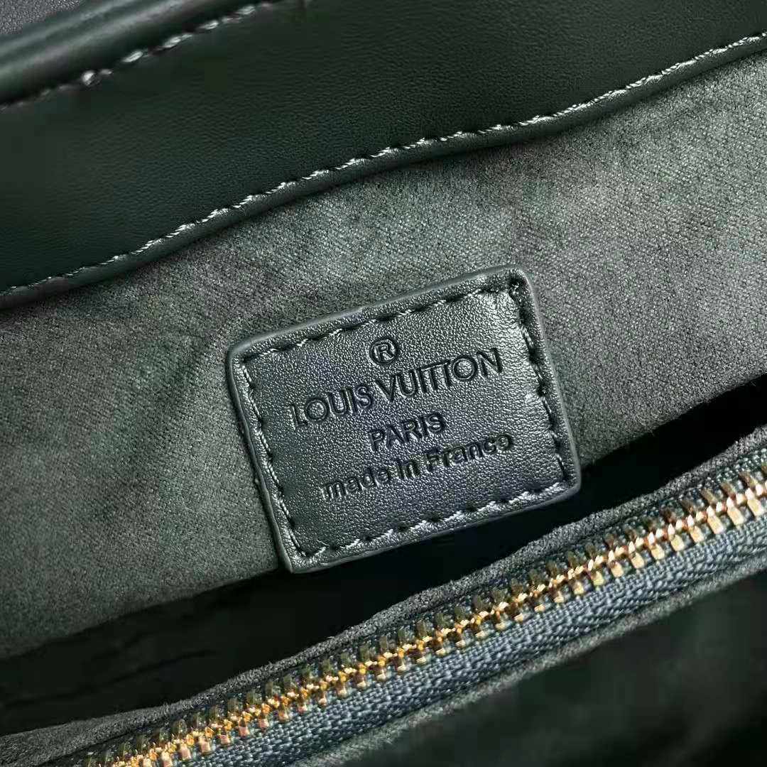 Louis Vuitton NEW WAVE CHAIN BAG MM replica