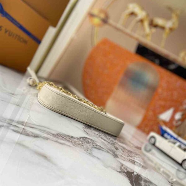 Louis Vuitton EASY POUCH ON STRAP replica