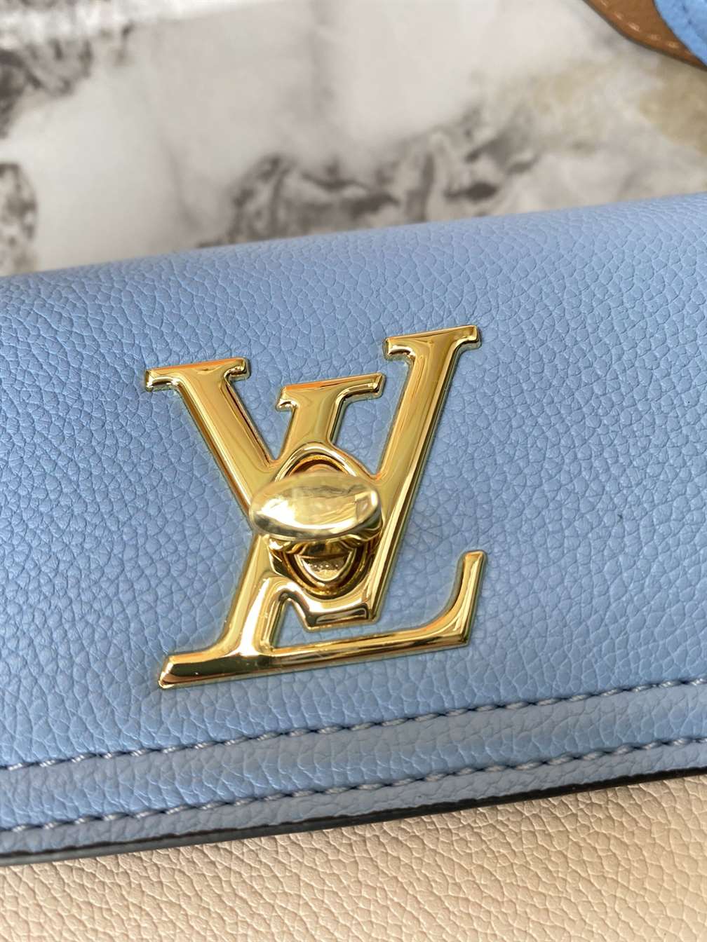 Louis Vuitton LOCKME TENDER replica