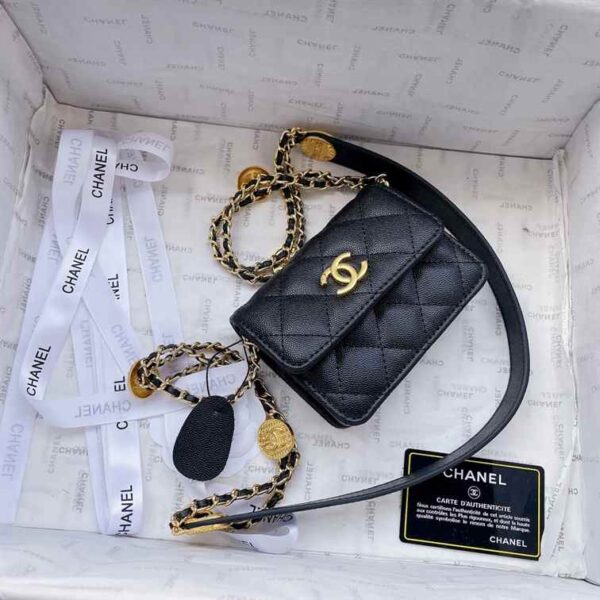 CHANEL Caviar Quilted Purse With Chain replica