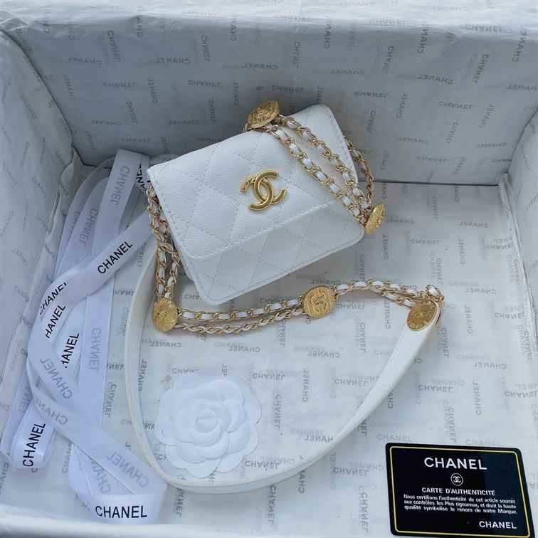 CHANEL Caviar Quilted Purse With Chain replica