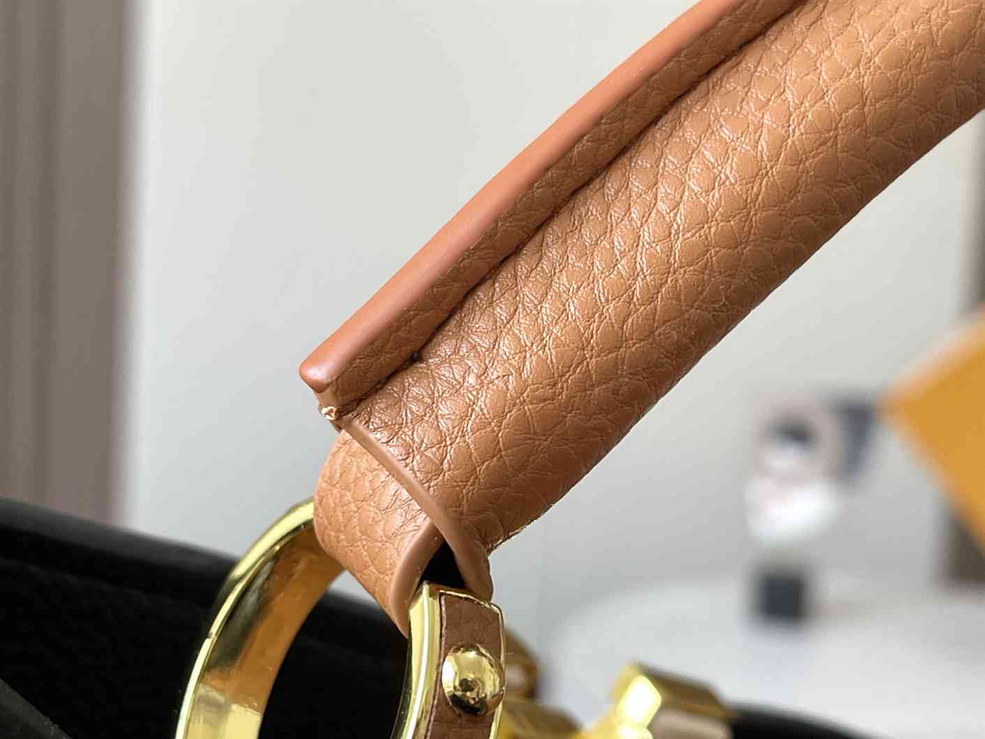 Louis Vuitton CAPUCINES MM replica
