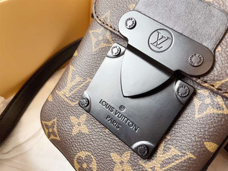 Louis Vuitton S-LOCK VERTICAL WEARABLE WALLET Monogram Canvas replica